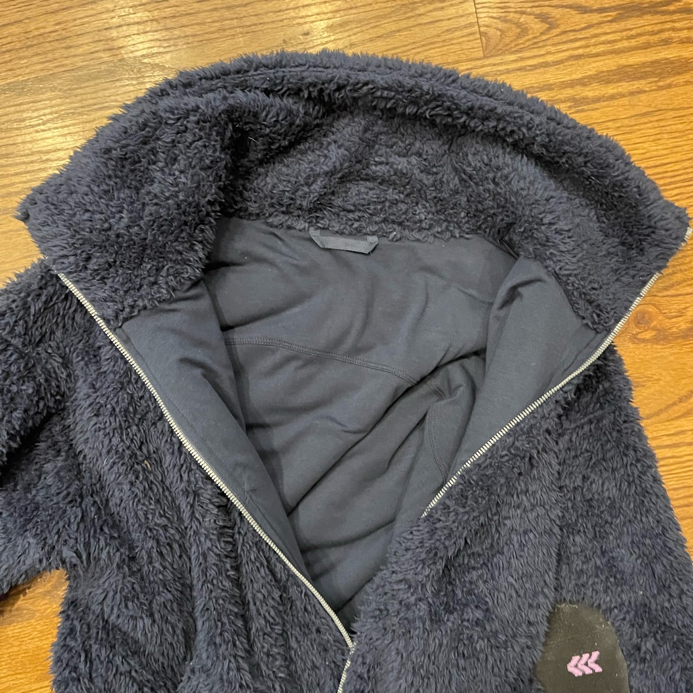 Lululemon jacket - Picture 3 of 5